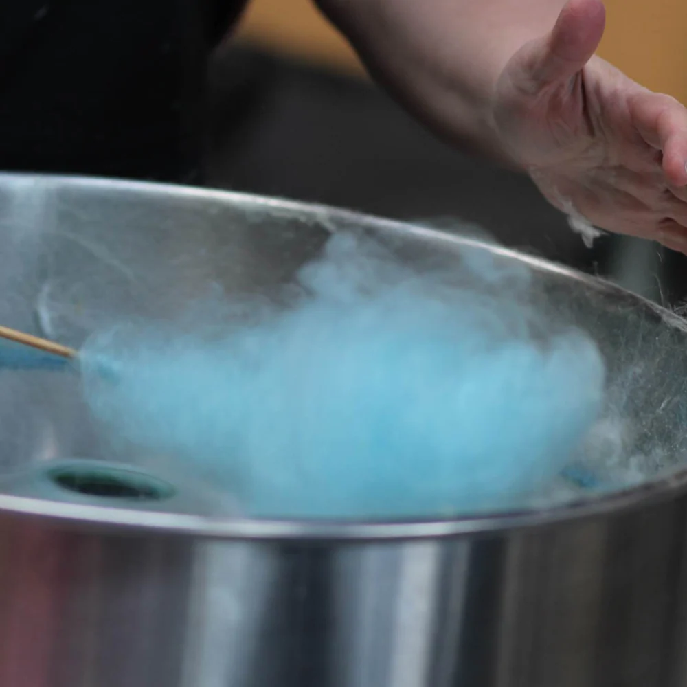 Une petite fête de barbe à papa pour 4 personnes - La Barbe à Malik – Image 3