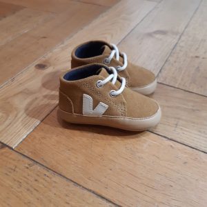 VEJA BABY SUEDE CAMEL PIERRE