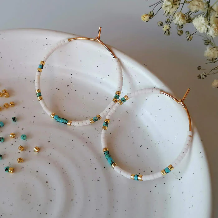 Créoles artisanales bleu Picasso | Perles de verre & acier inox | Style bohème chic – Image 2