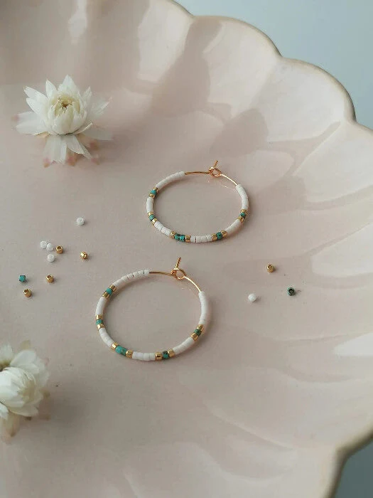 Créoles artisanales bleu Picasso | Perles de verre & acier inox | Style bohème chic – Image 4