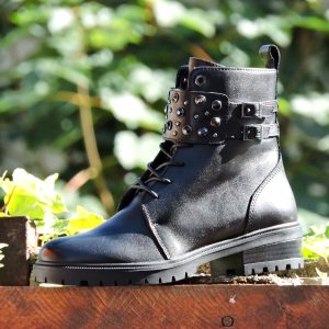 Emilie KARSTON (Amata) Couleur : Noir