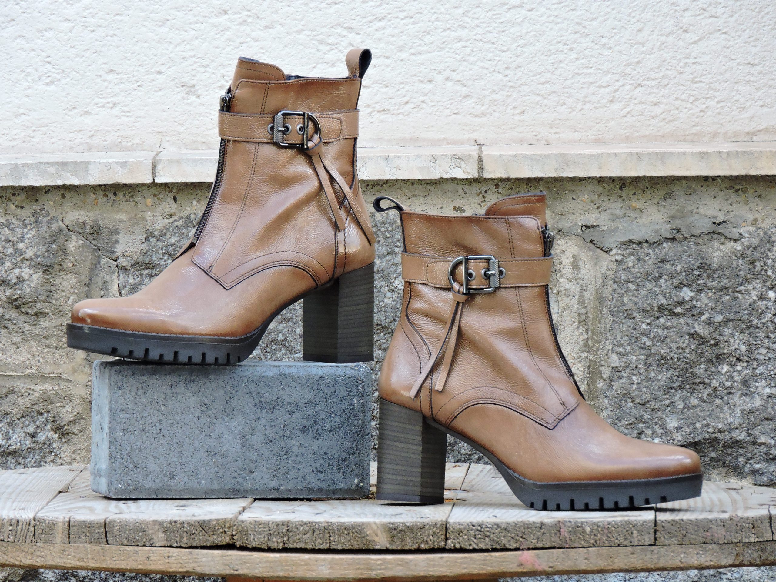 DORKING (9163) Couleur : Beige Vernis