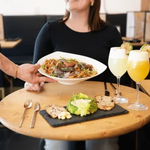 Repas 3 services et bouteille de vin pour 2 personnes - Resto-Bar Lima