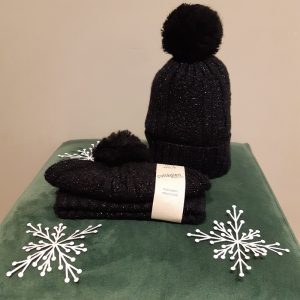 COLLEGIEN BONNET BRILLANT AVEC POMPON