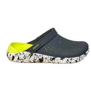 crocs gris et vert pistache et une semelle Mouchetée