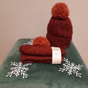 COLLEGIEN BONNET BRILLANT AVEC POMPON TERRA-COTA