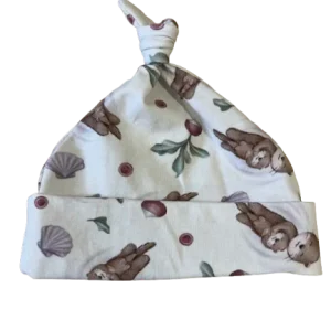 Chapeau rayé à motifs de loutres et radis