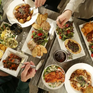 Assiette à partager et vin pour 2 personnes - Hôtel Manoir d'Youville