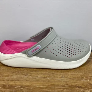 crocs gris et rose et blanc