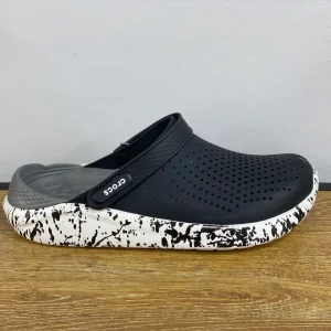 CROCS noire et gris et blanc mouchetée