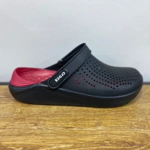 crocs noire et rouge