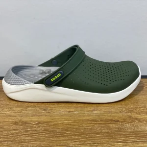 Crocs vert et gris et blanc