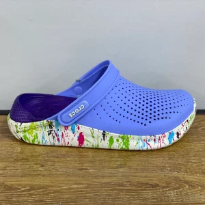 CROCS Bleu et violet et blanc moucheté