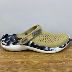 CROCS LITERIDE 360 CLOG beige et noir et blanc